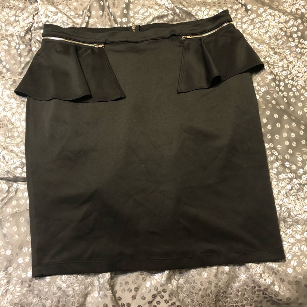 Fredericks of Hollywood peplum pencil skirt. 1xl